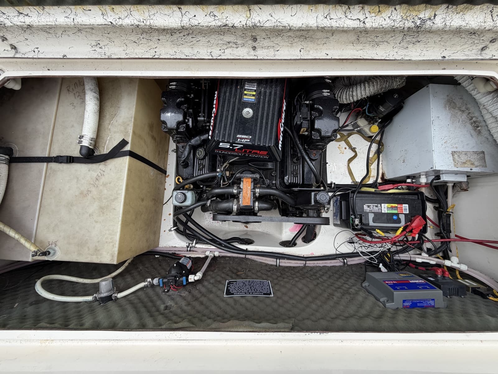 1998 Rinker 266 Fiesta Vee - Photo 27