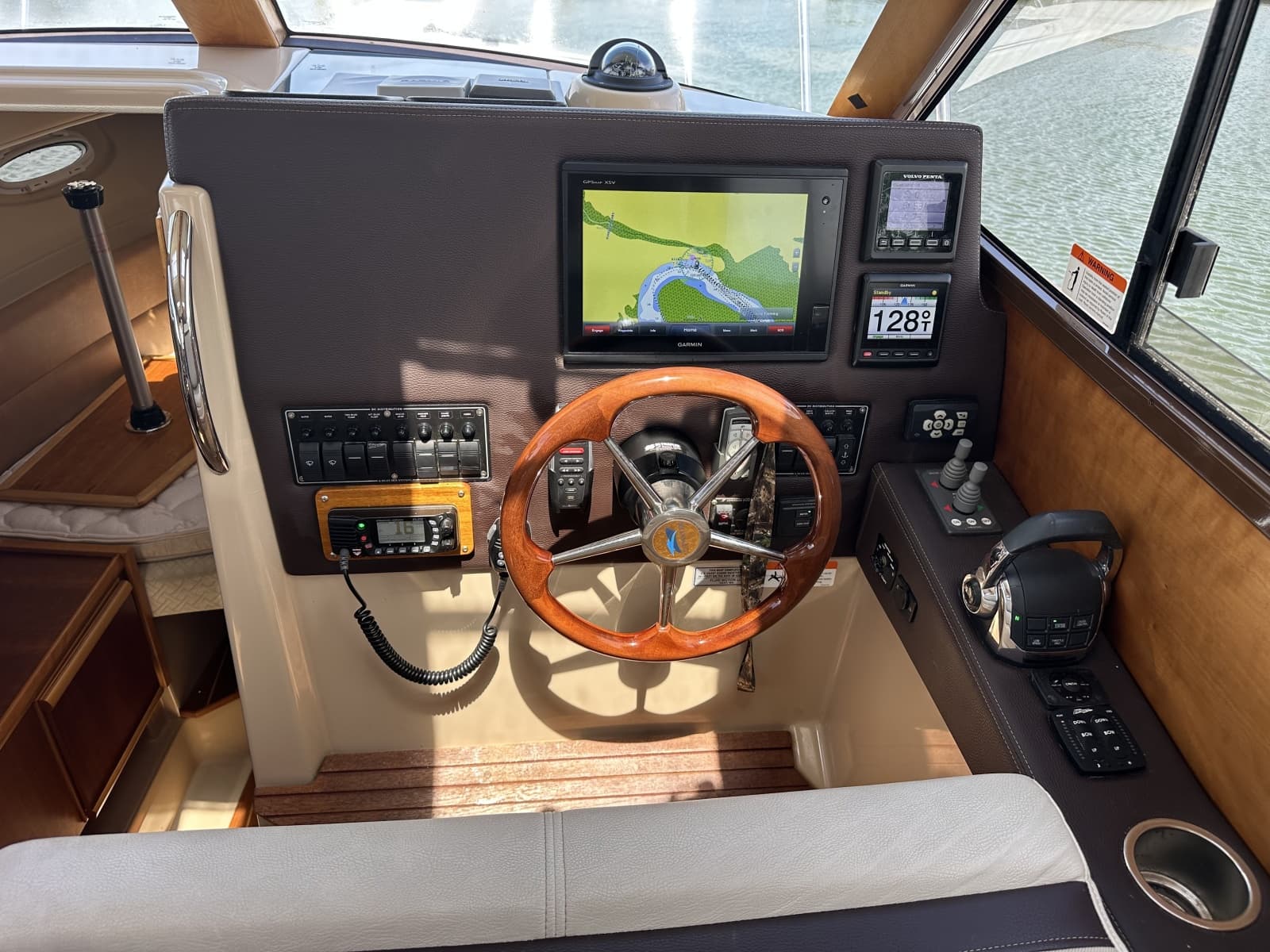 2016 Cutwater C-28 LE - Photo 29