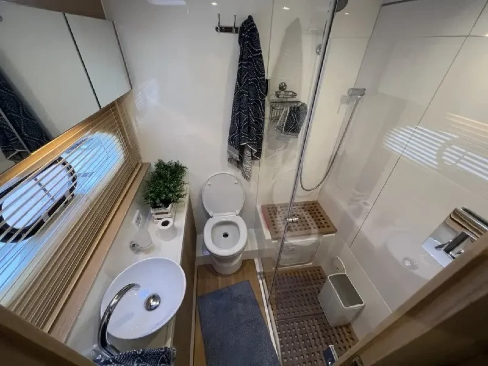2018 Aquila 44 YACHT - Photo 9