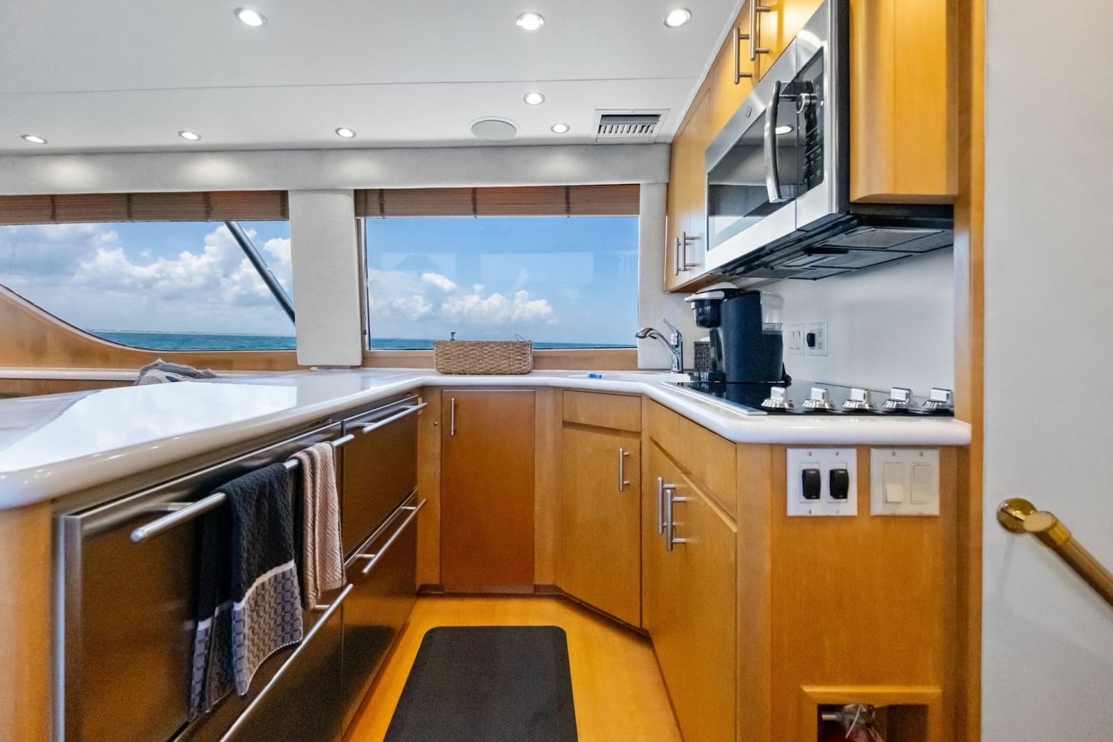 1998 Hatteras Sport Fisherman - Photo 19