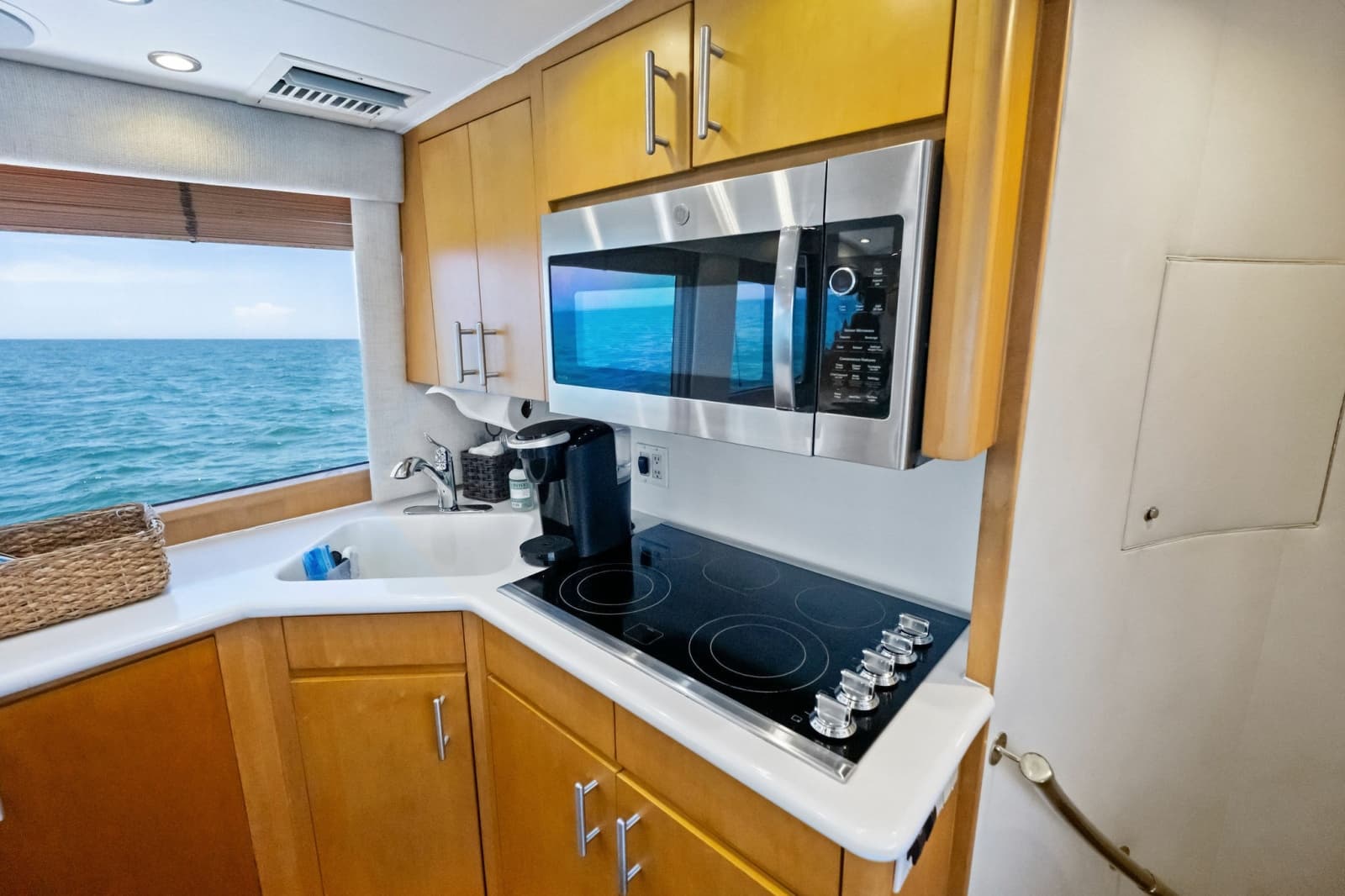 1998 Hatteras Sport Fisherman - Photo 21