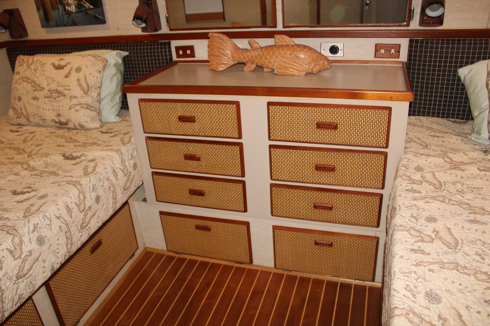 1983 Bertram Motor Yacht - Photo 33