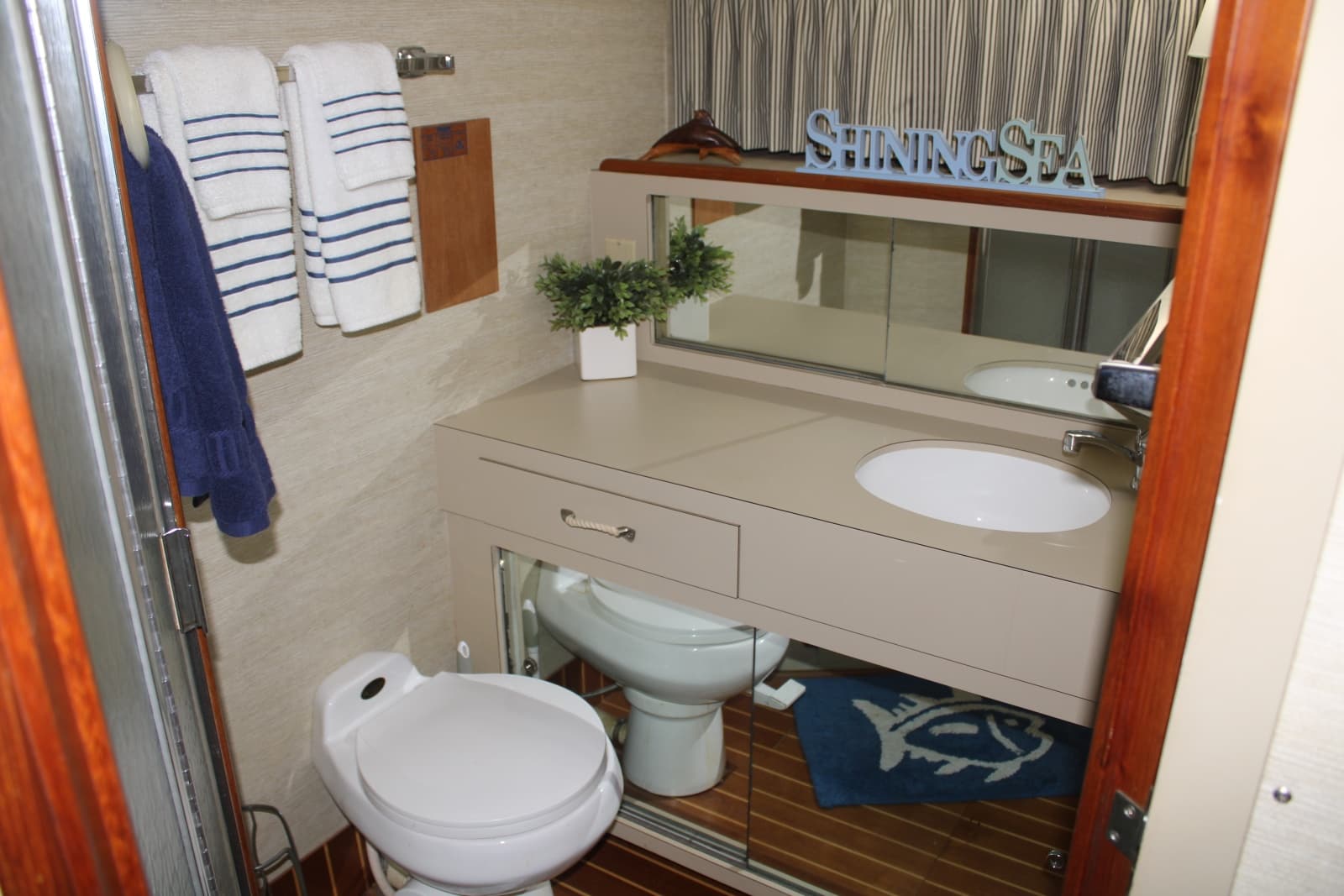 1983 Bertram Motor Yacht - Photo 35