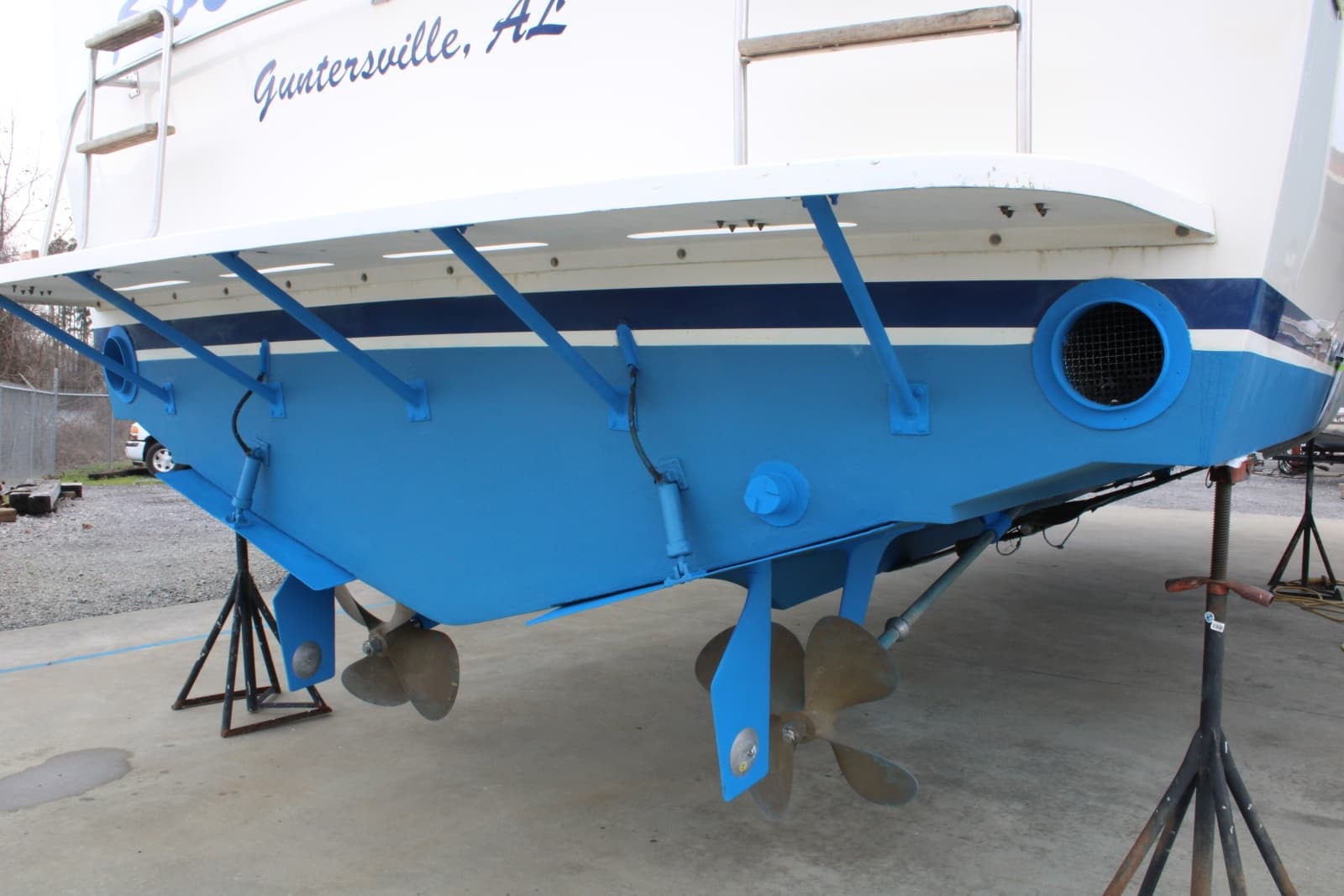 1983 Bertram Motor Yacht - Photo 8