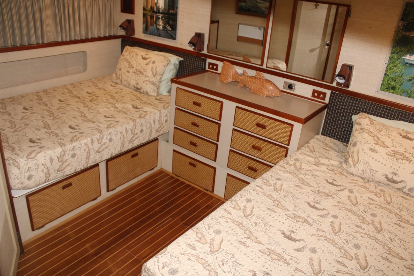 1983 Bertram Motor Yacht - Photo 31