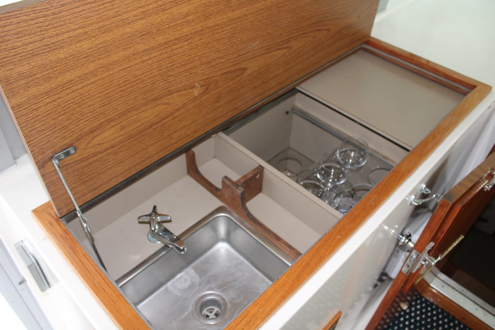 1983 Bertram Motor Yacht - Photo 23