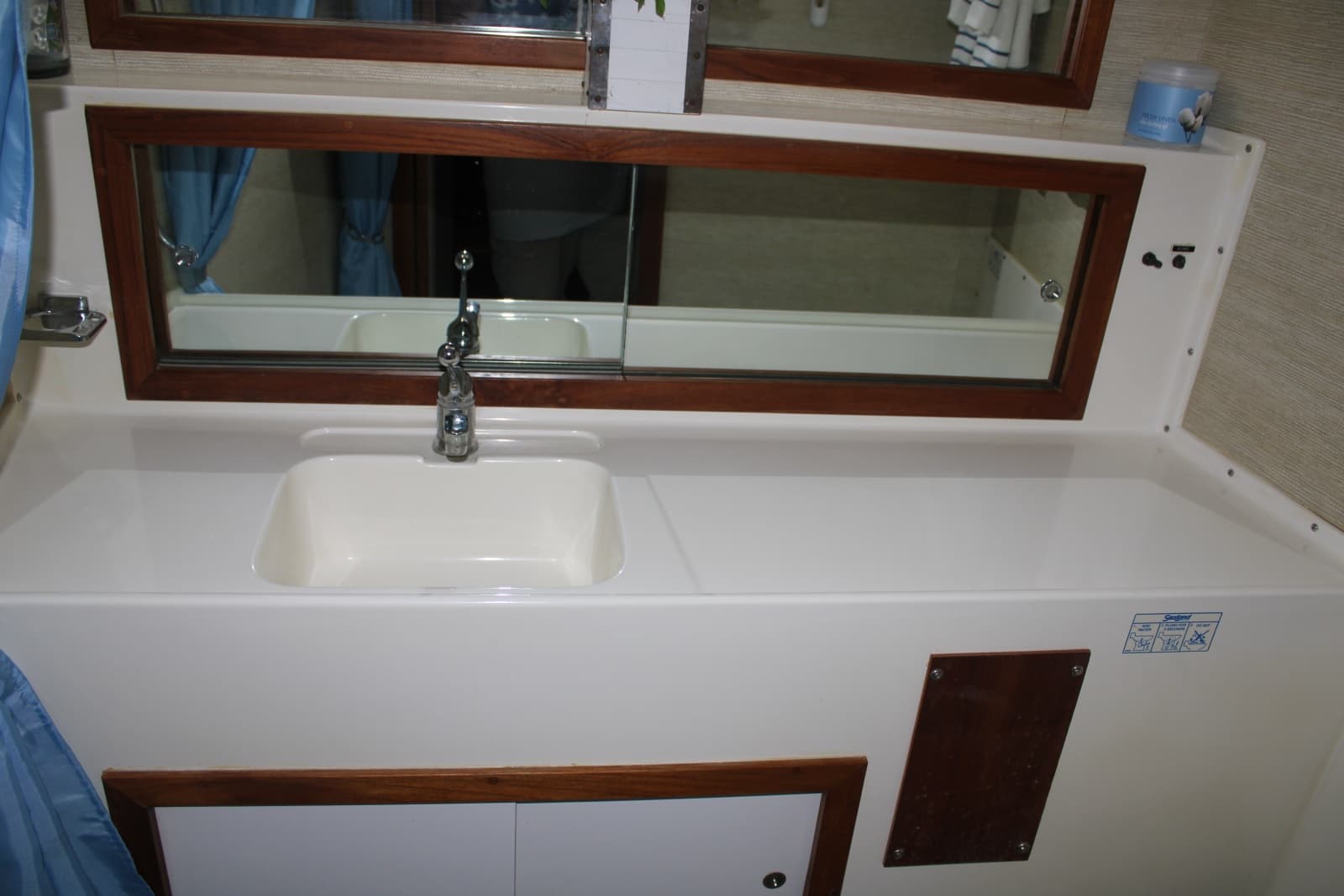 1983 Bertram Motor Yacht - Photo 43