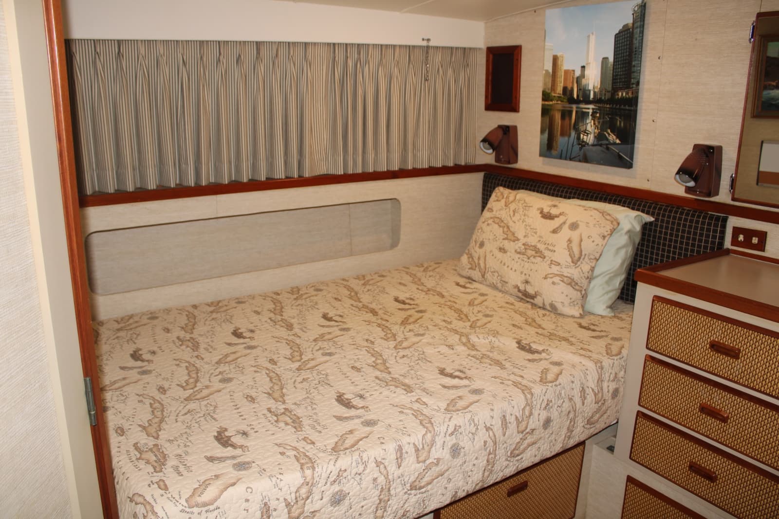 1983 Bertram Motor Yacht - Photo 32