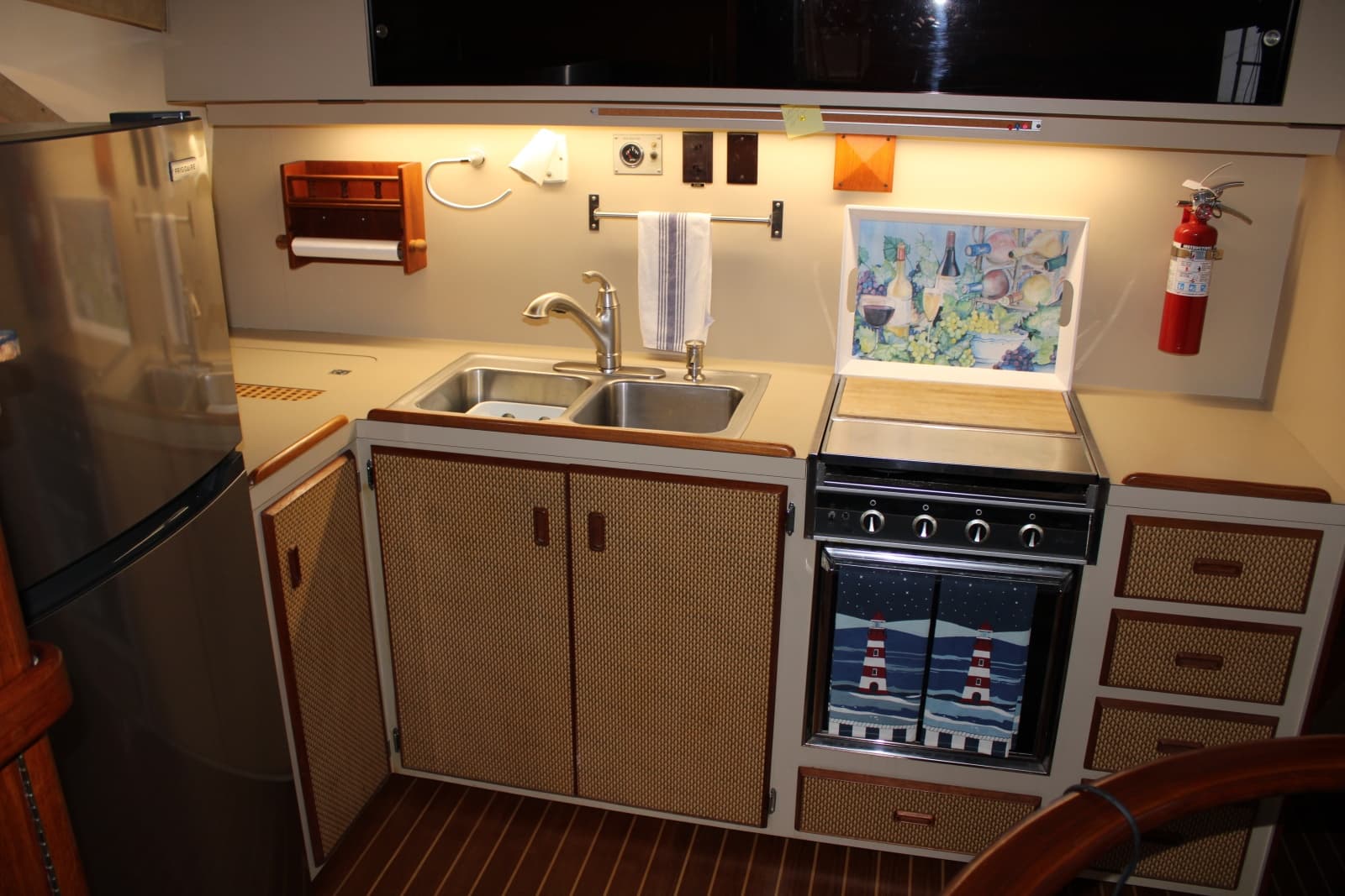 1983 Bertram Motor Yacht - Photo 28