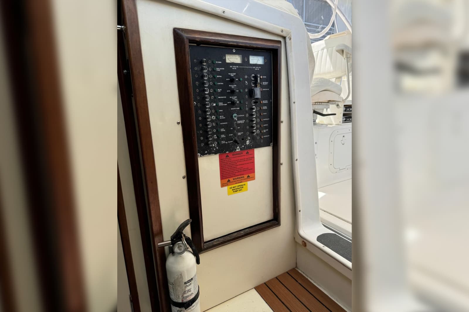 2006 Luhrs 28 Open - Photo 16
