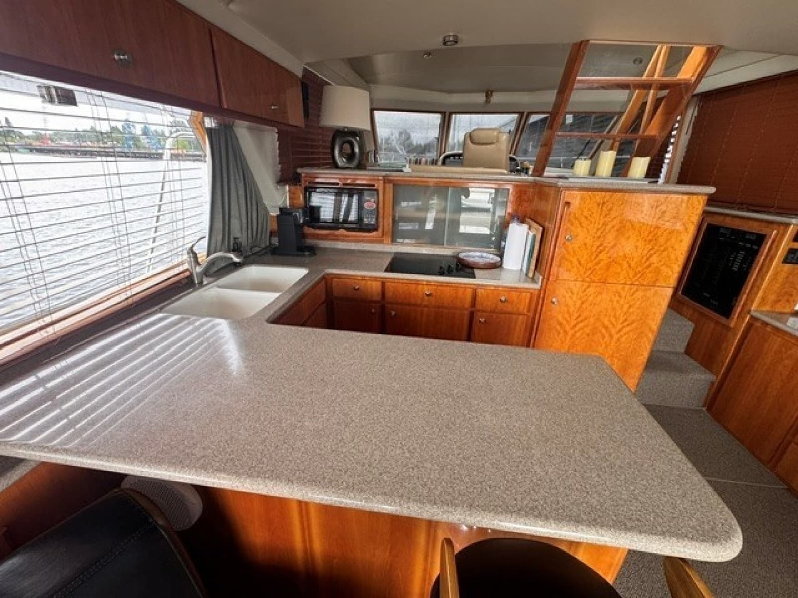 2001 Navigator Pilothouse - Photo 15