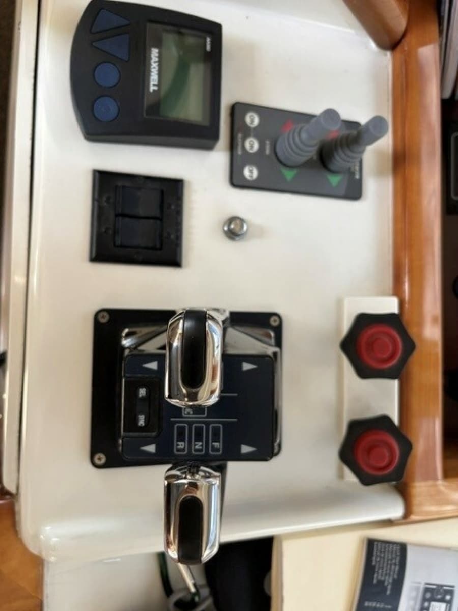 2001 Navigator 48 - Photo 25