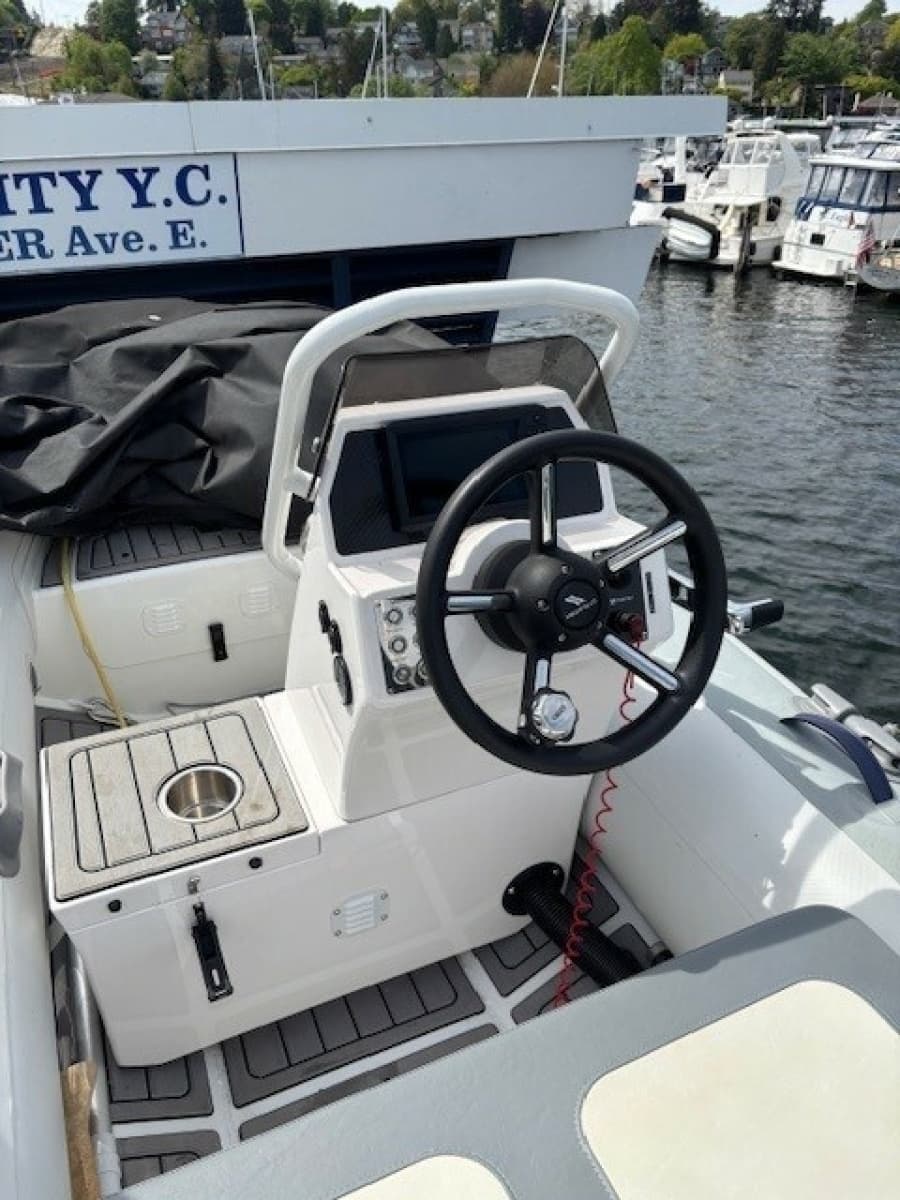 2001 Navigator Pilothouse - Photo 10