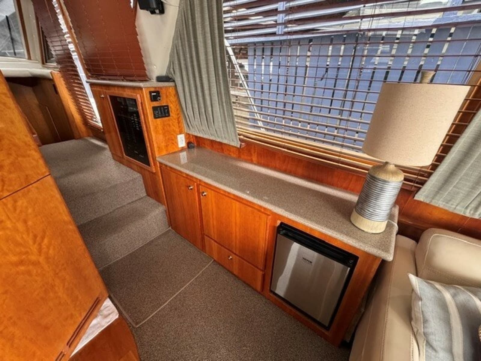 2001 Navigator Pilothouse - Photo 16