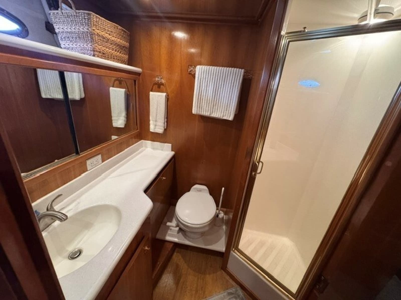 2001 Navigator Pilothouse - Photo 23
