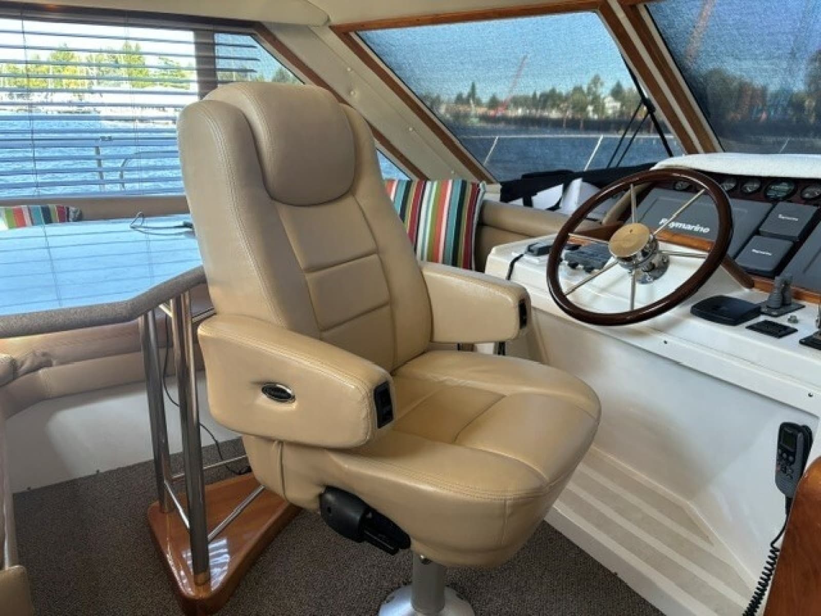 2001 Navigator 48 - Photo 20