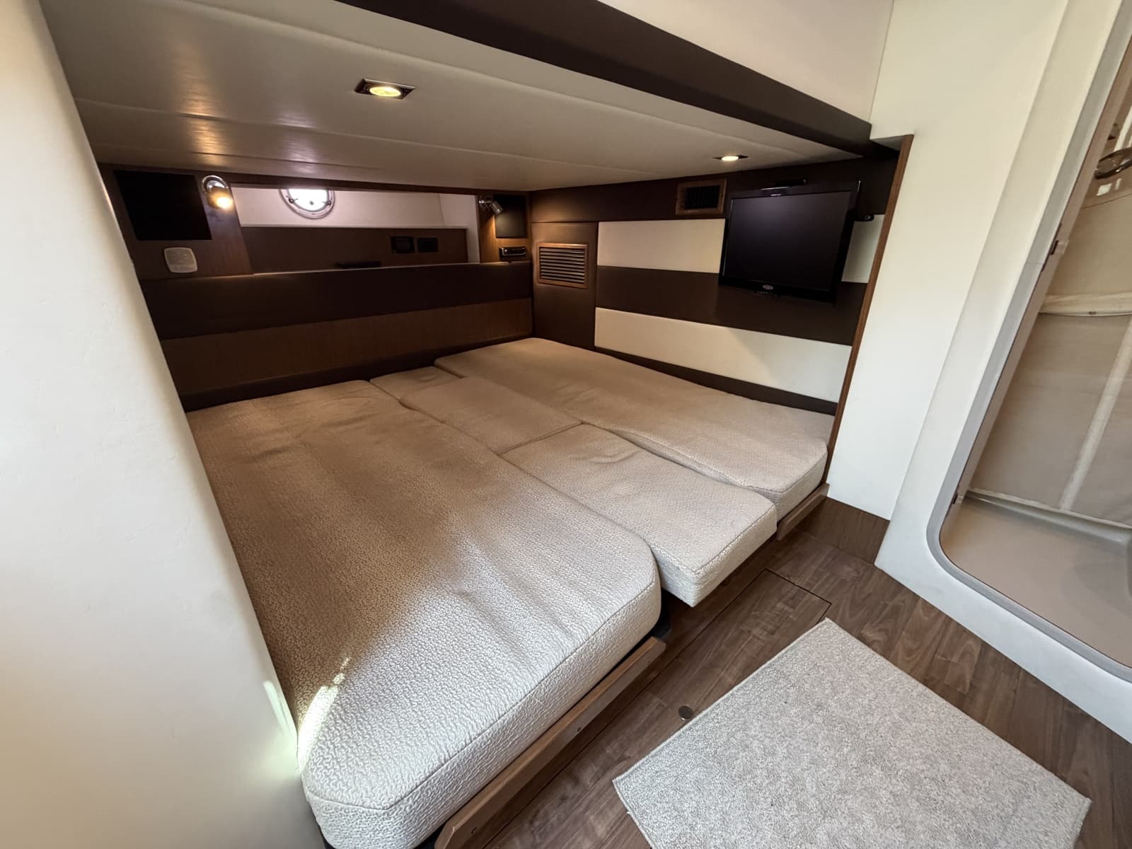 2016 Cruisers Yachts 41 Cantius - Photo 24