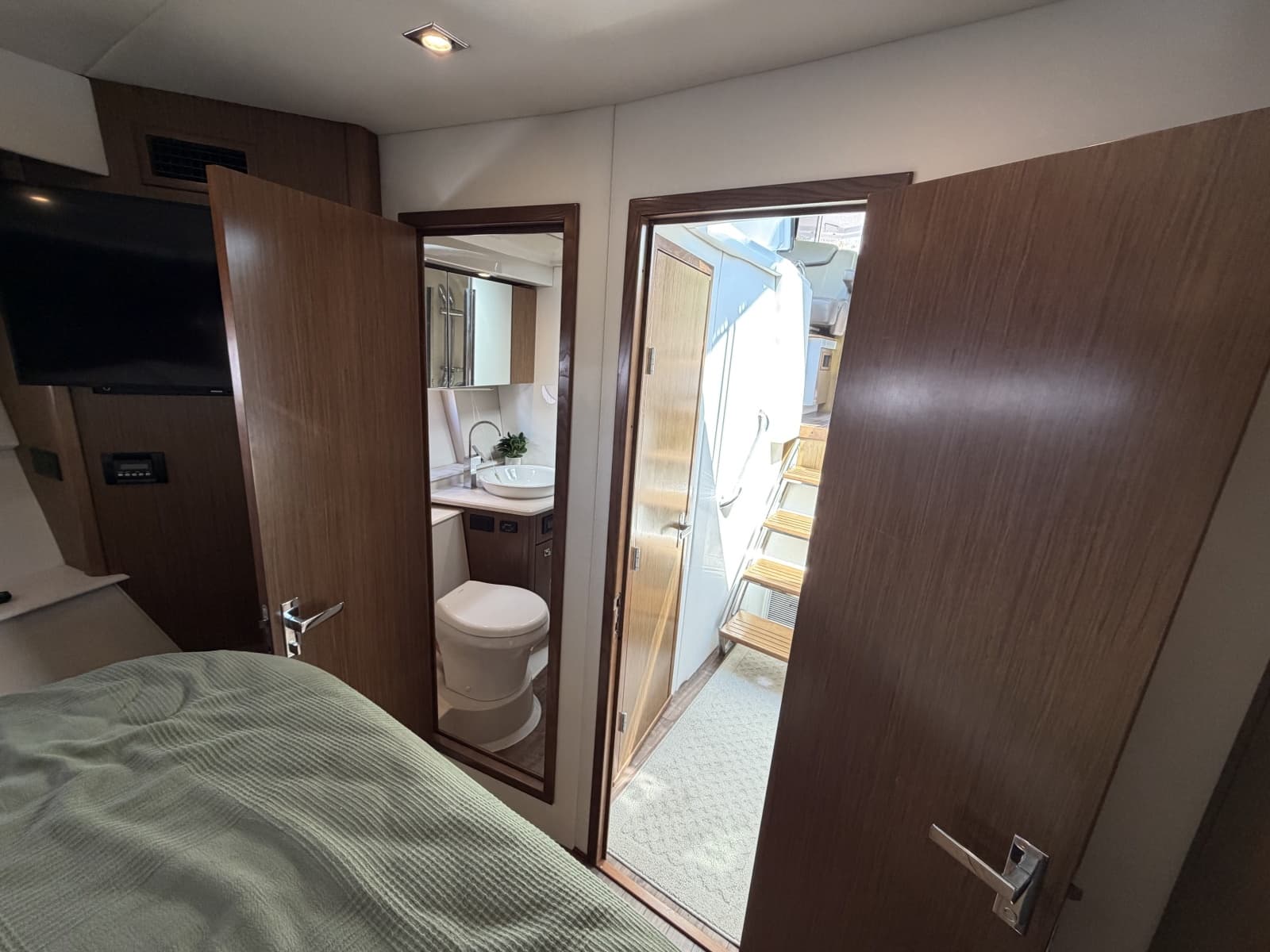 2016 Cruisers Yachts 41 Cantius - Photo 29