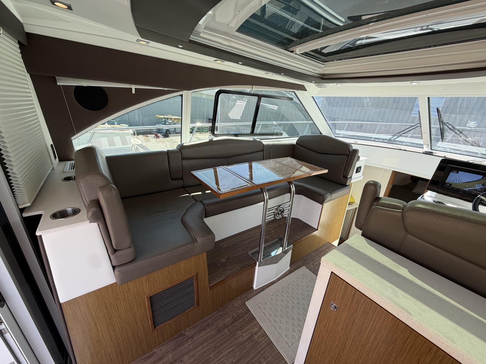 2016 Cruisers Yachts 41 Cantius - Photo 13