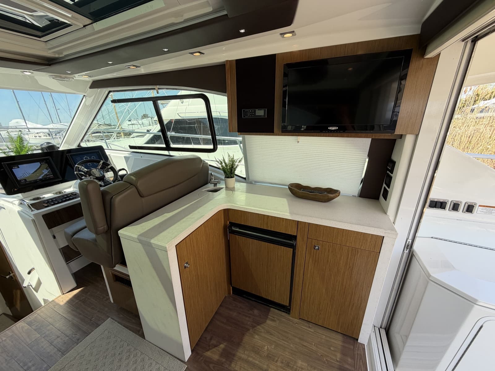 2016 Cruisers Yachts 41 Cantius - Photo 14