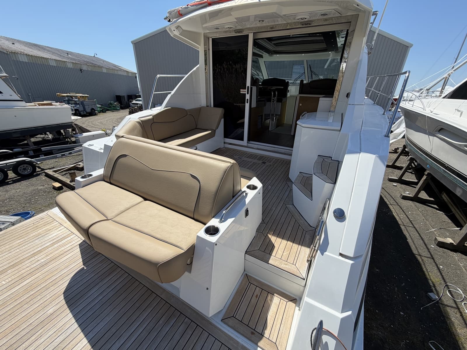 2016 Cruisers Yachts 41 Cantius - Photo 8