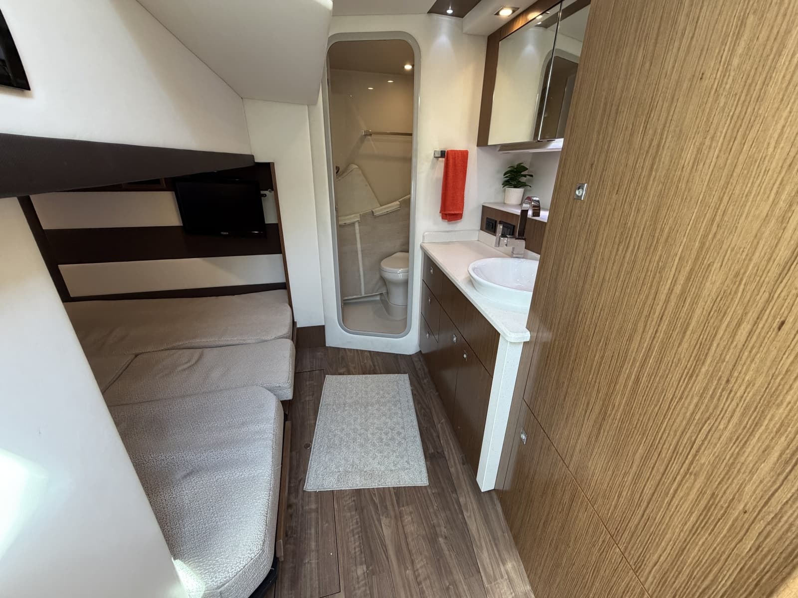 2016 Cruisers Yachts 41 Cantius - Photo 23