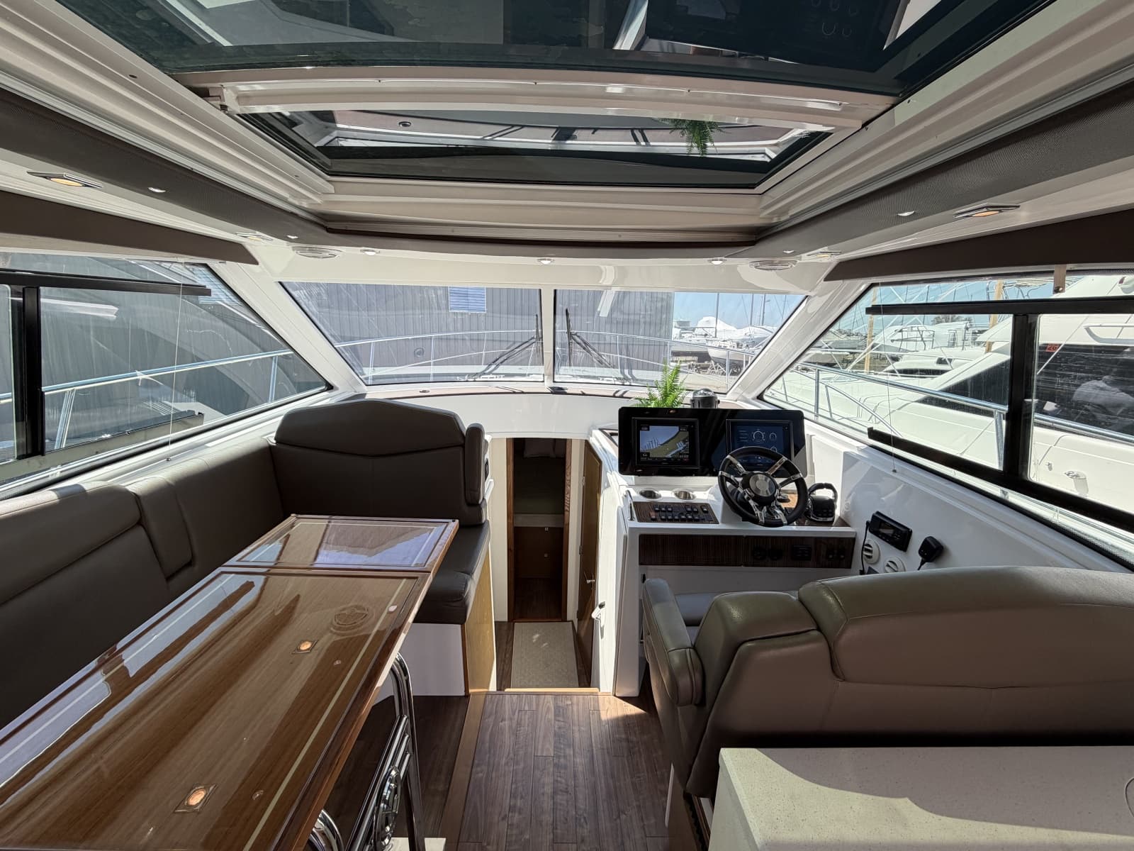 2016 Cruisers Yachts 41 Cantius - Photo 15