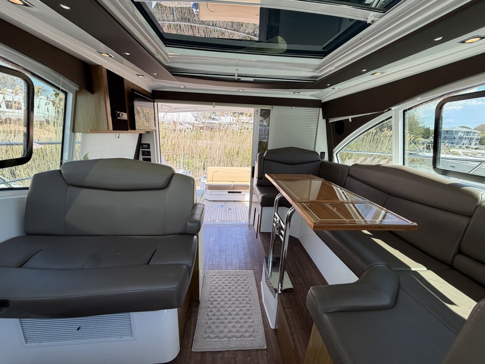 2016 Cruisers Yachts 41 Cantius - Photo 19
