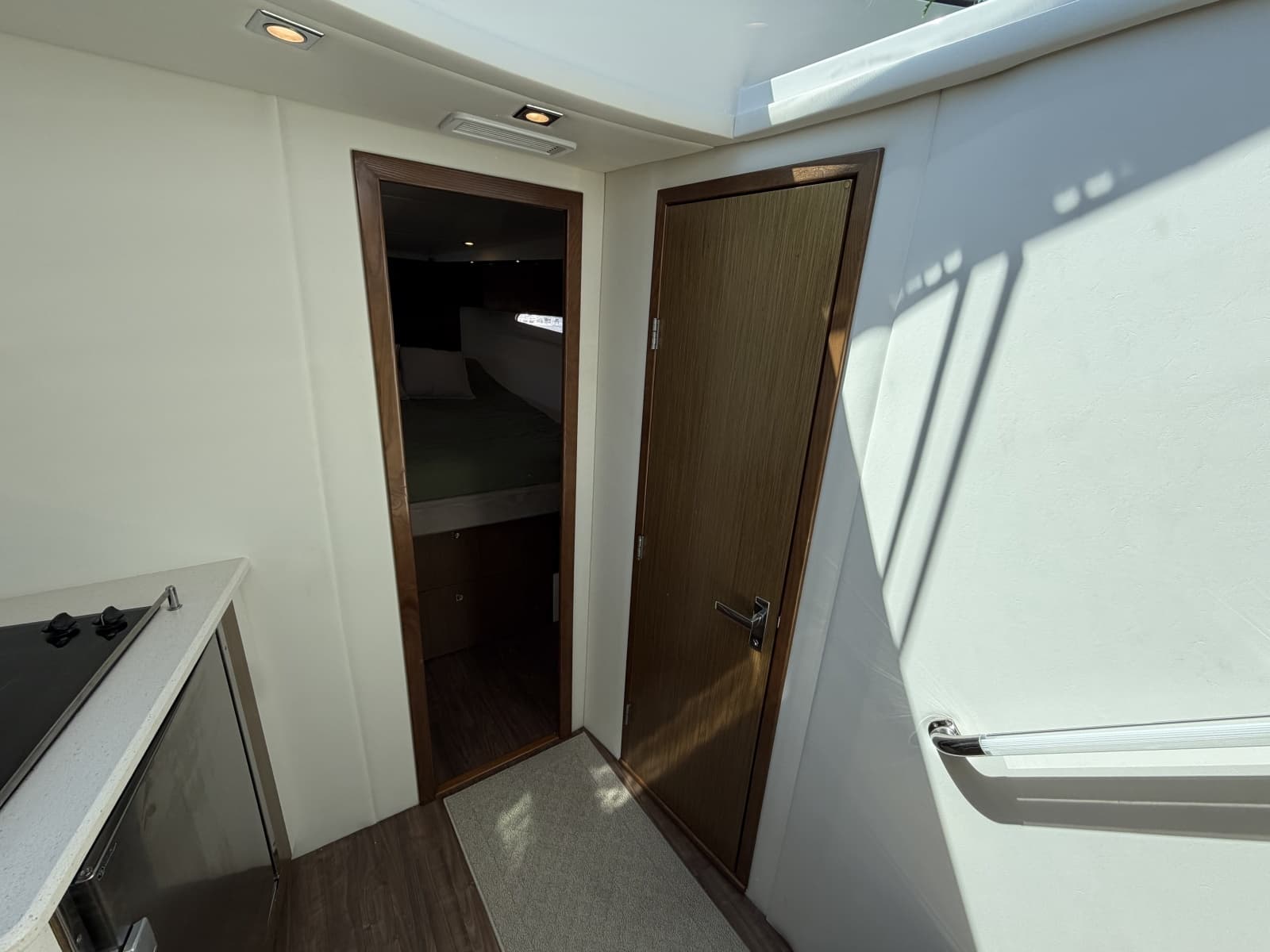 2016 Cruisers Yachts 41 Cantius - Photo 27