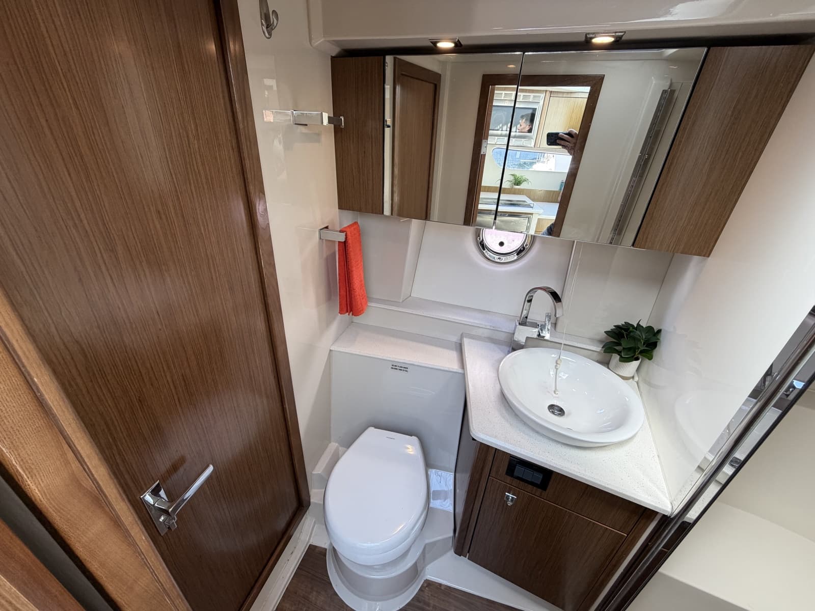 2016 Cruisers Yachts 41 Cantius - Photo 30