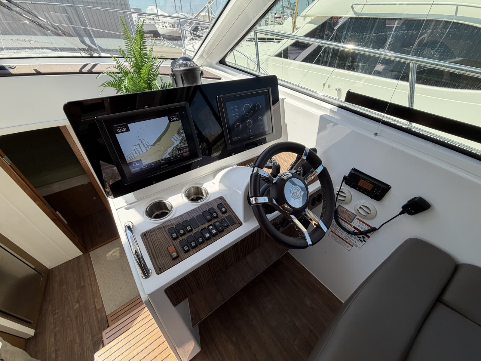 2016 Cruisers Yachts 41 Cantius - Photo 17