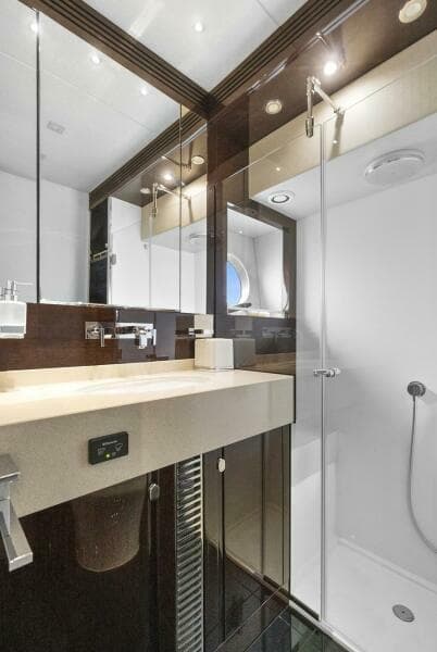 2015 Sunseeker Sport Yacht - Photo 44