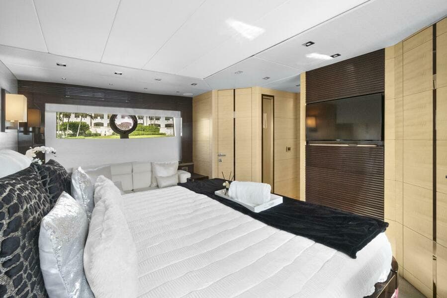 2015 Sunseeker Sport Yacht - Photo 50