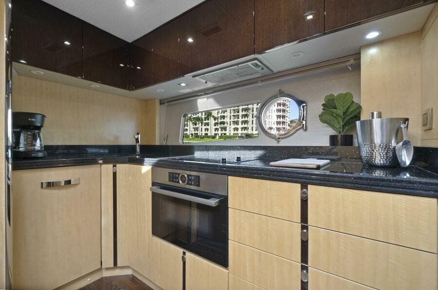 2015 Sunseeker Sport Yacht - Photo 39