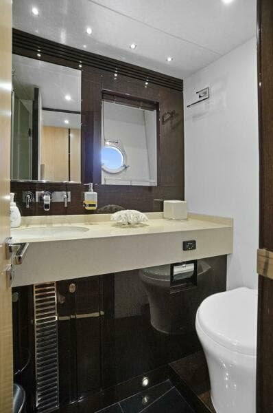 2015 Sunseeker Sport Yacht - Photo 55