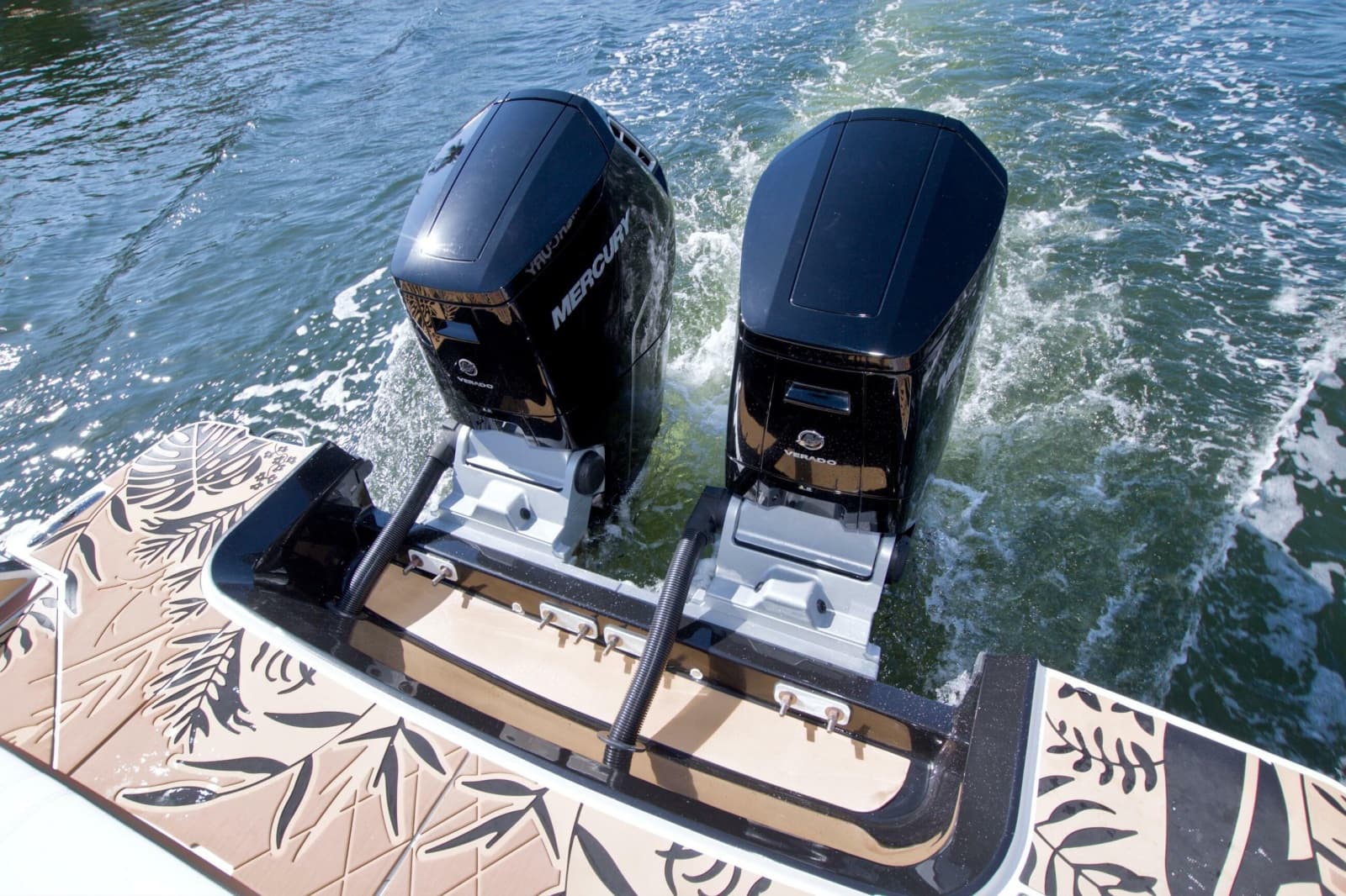 2021 Sea Ray SLX 400 Outboard - Photo 17