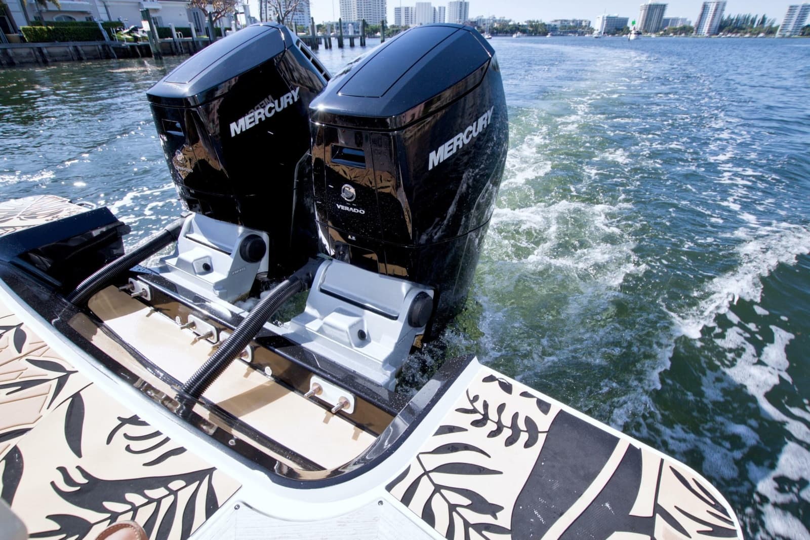 2021 Sea Ray SLX 400 Outboard - Photo 16
