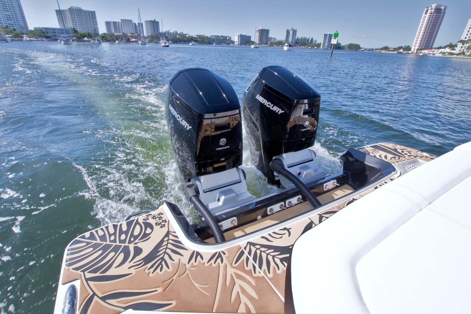 2021 Sea Ray SLX 400 Outboard - Photo 15