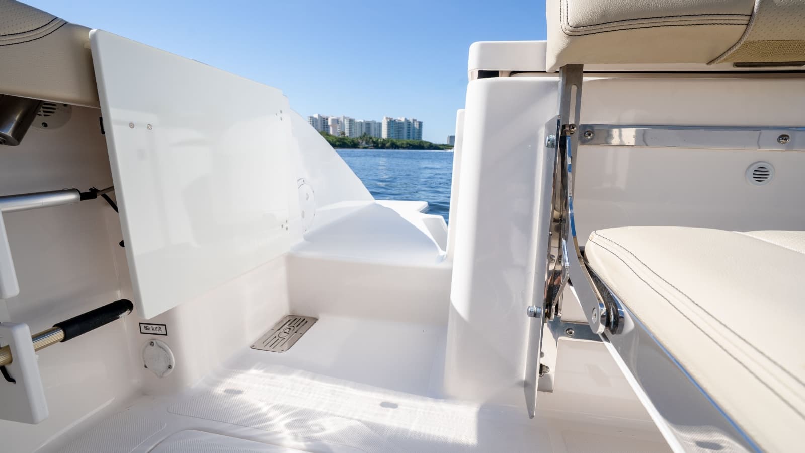 2018 Pursuit 325 OS - Photo 13
