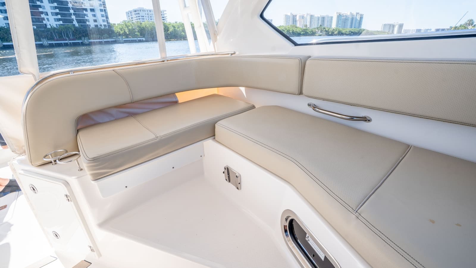 2018 Pursuit 325 OS - Photo 21