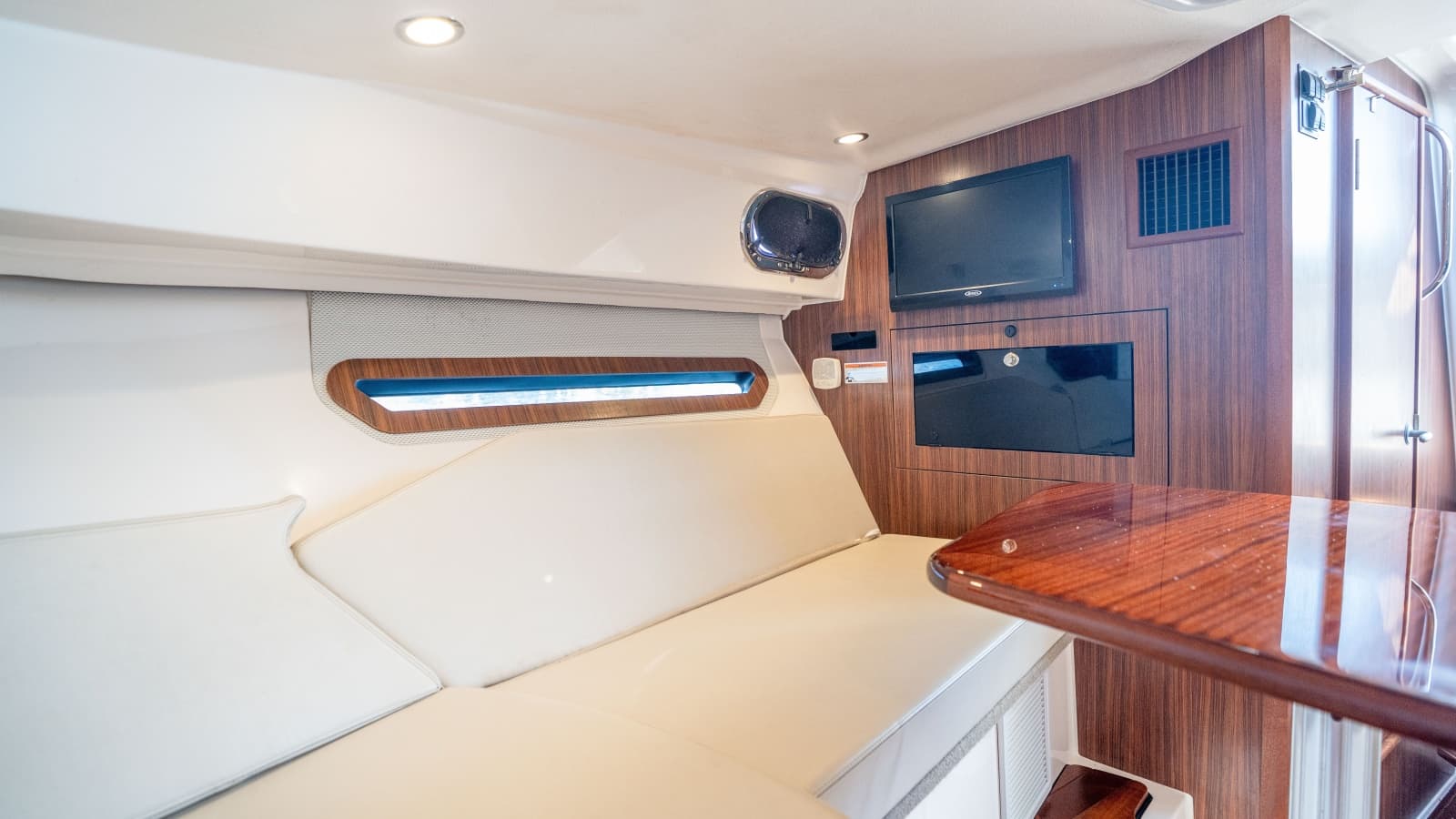 2018 Pursuit 325 OS - Photo 36
