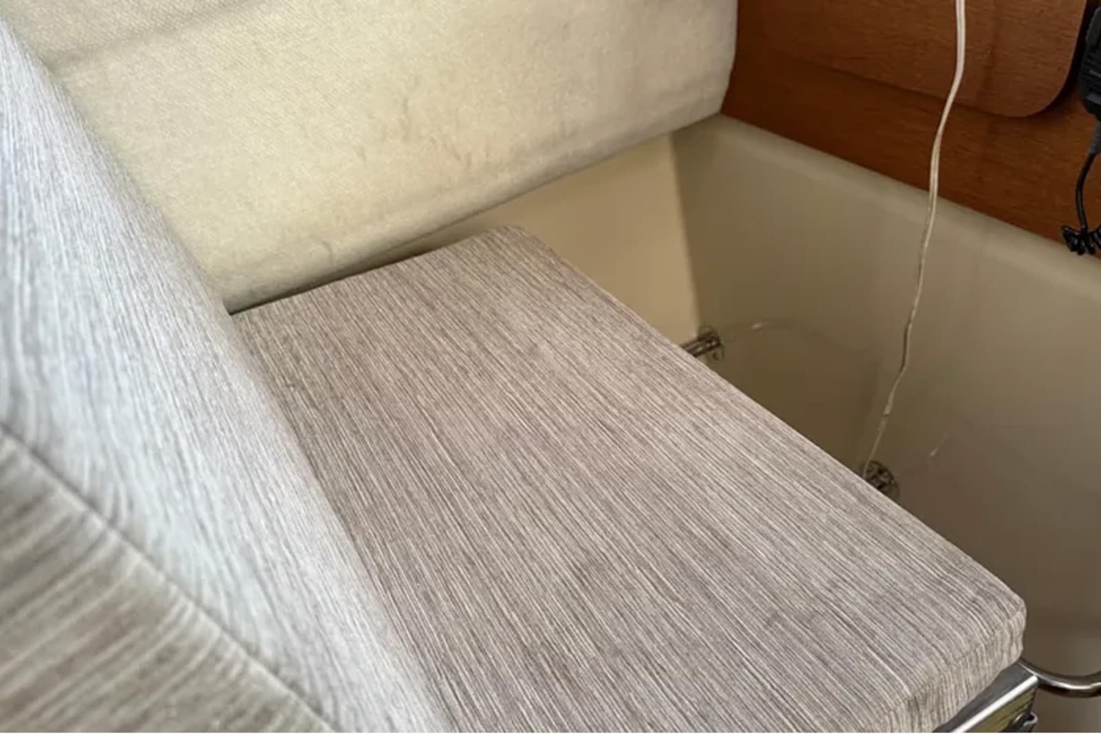 2008 Ranger Tugs R-25 - Photo 32