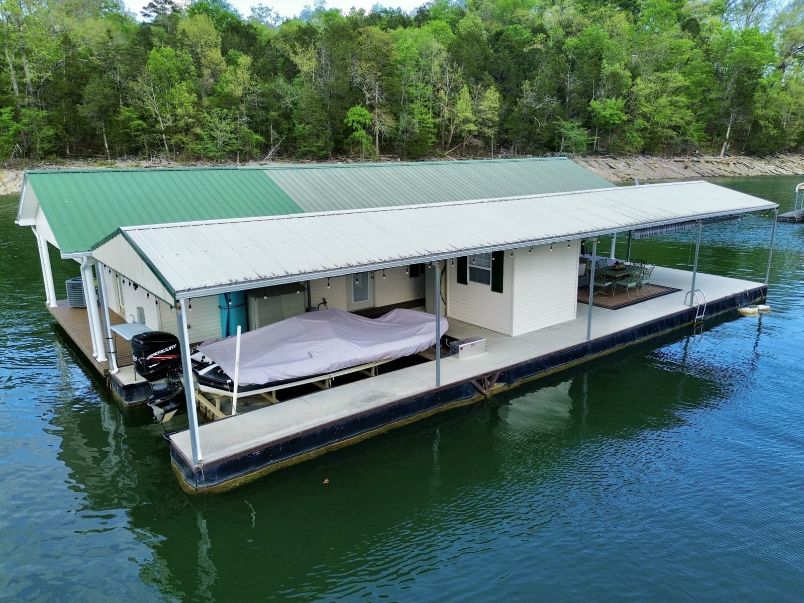 2002 Custom 20 x 53 Floating Cabin - Approx 999/sqft - Photo 14