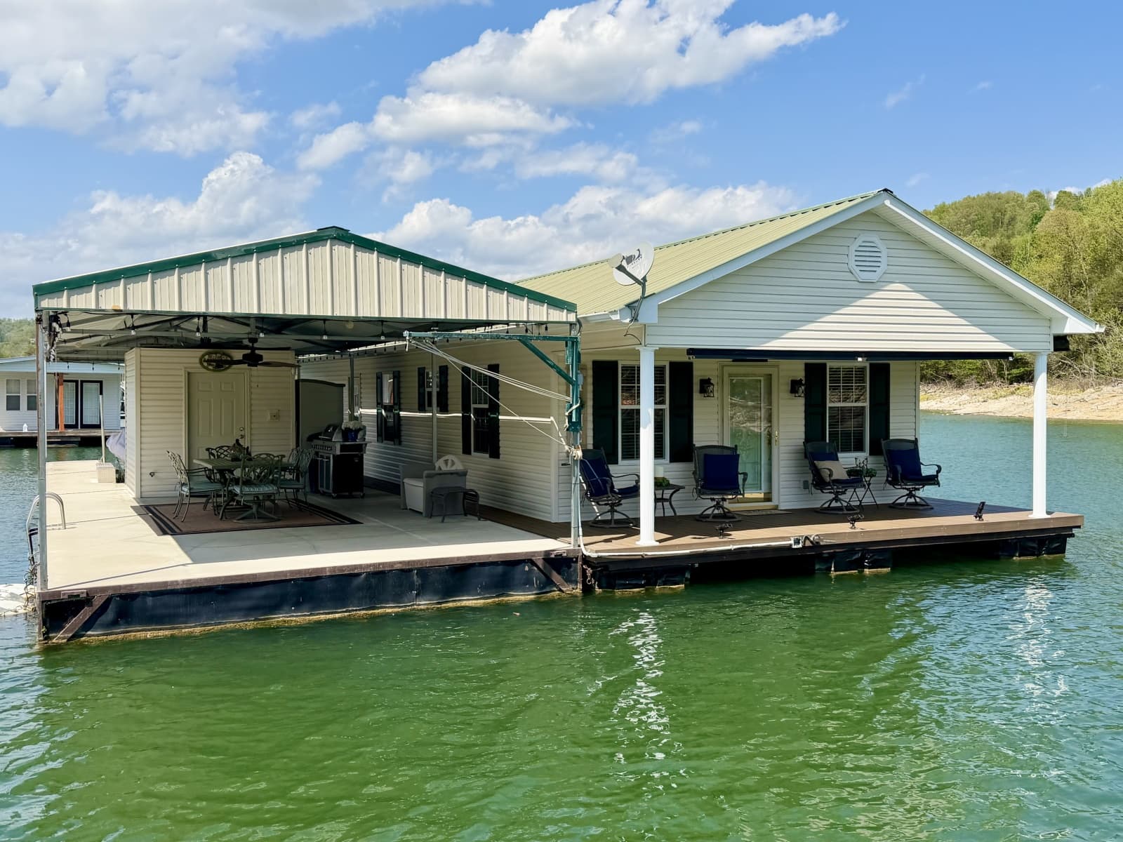 2002 Custom 20 x 53 Floating Cabin - Approx 999/sqft - Photo 4