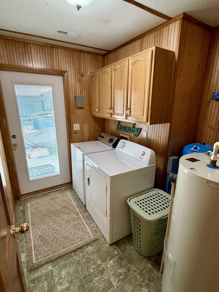 2002 Custom 20 x 53 Floating Cabin - Approx 999/sqft - Photo 61