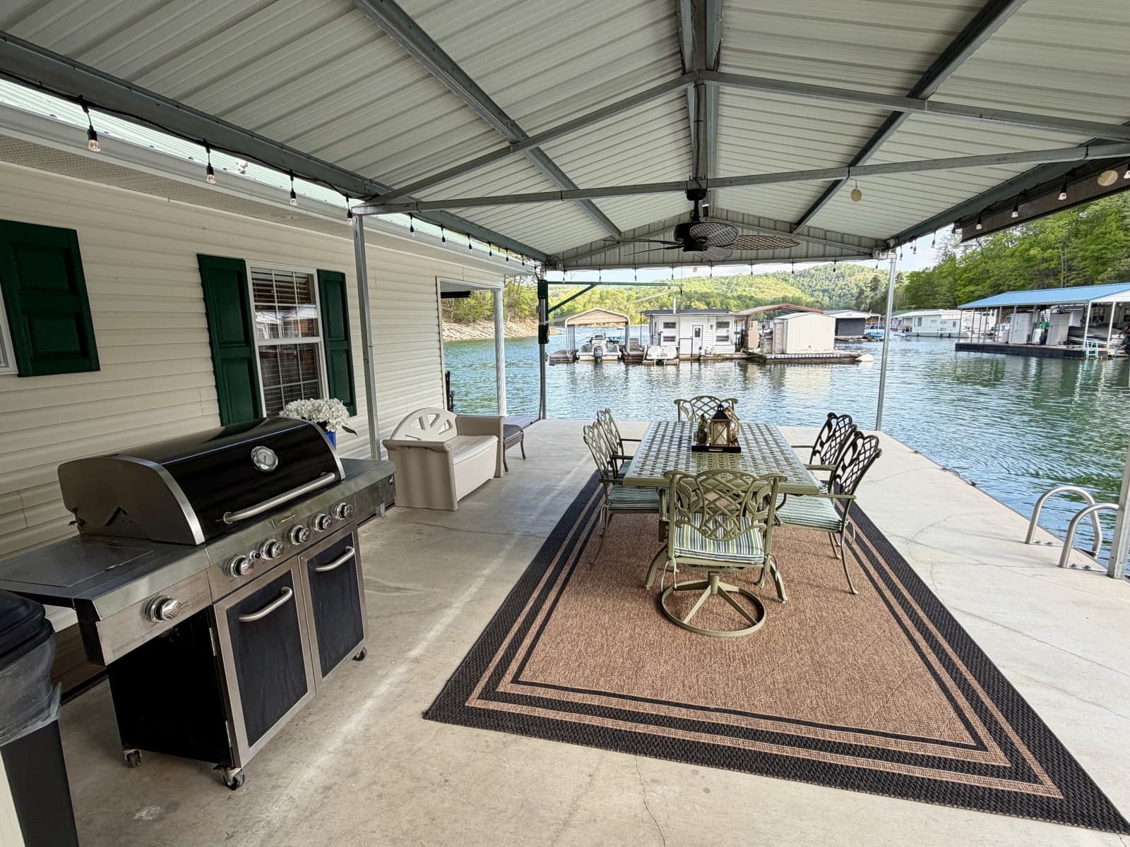 2002 Custom 20 x 53 Floating Cabin - Approx 999/sqft - Photo 88
