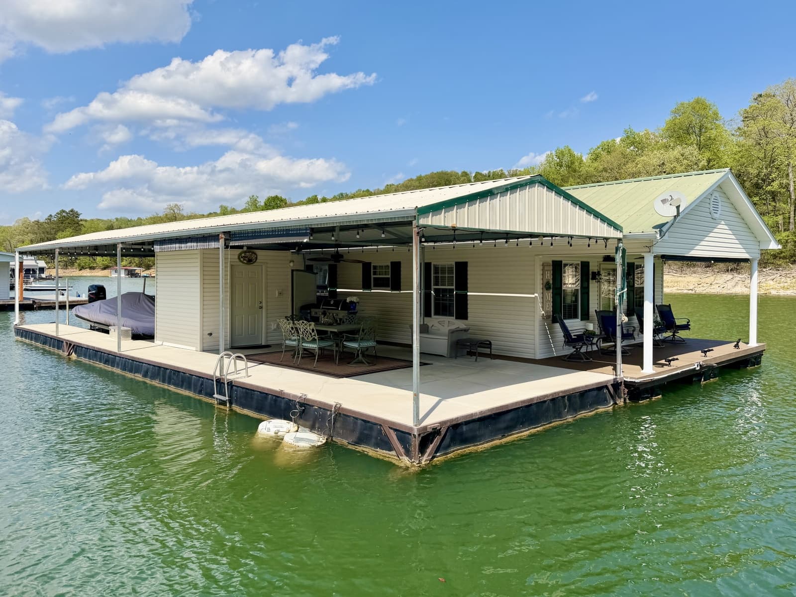 2002 Custom 20 x 53 Floating Cabin - Approx 999/sqft - Photo 1
