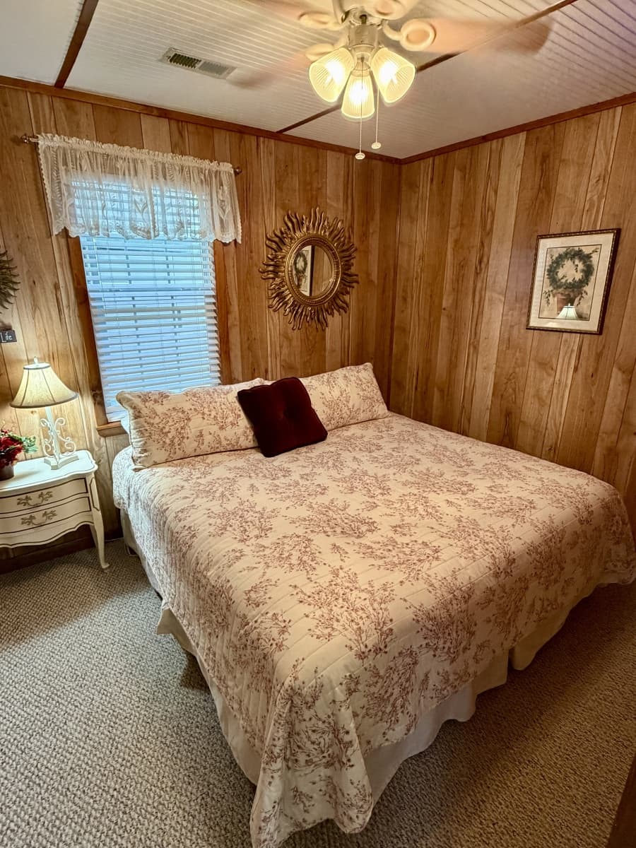 2002 Custom 20 x 53 Floating Cabin - Approx 999/sqft - Photo 54