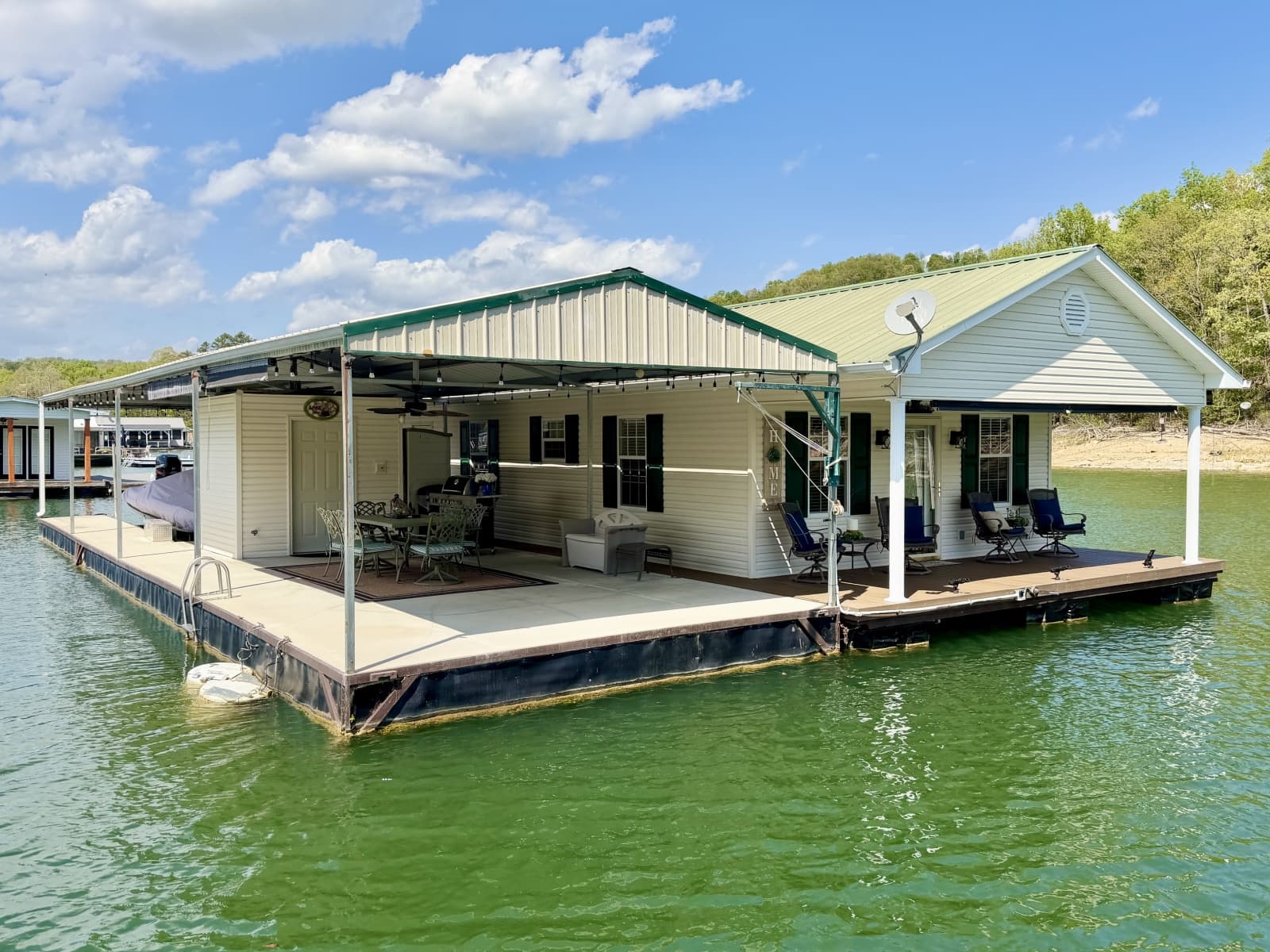 2002 Custom 20 x 53 Floating Cabin - Approx 999/sqft - Photo 3