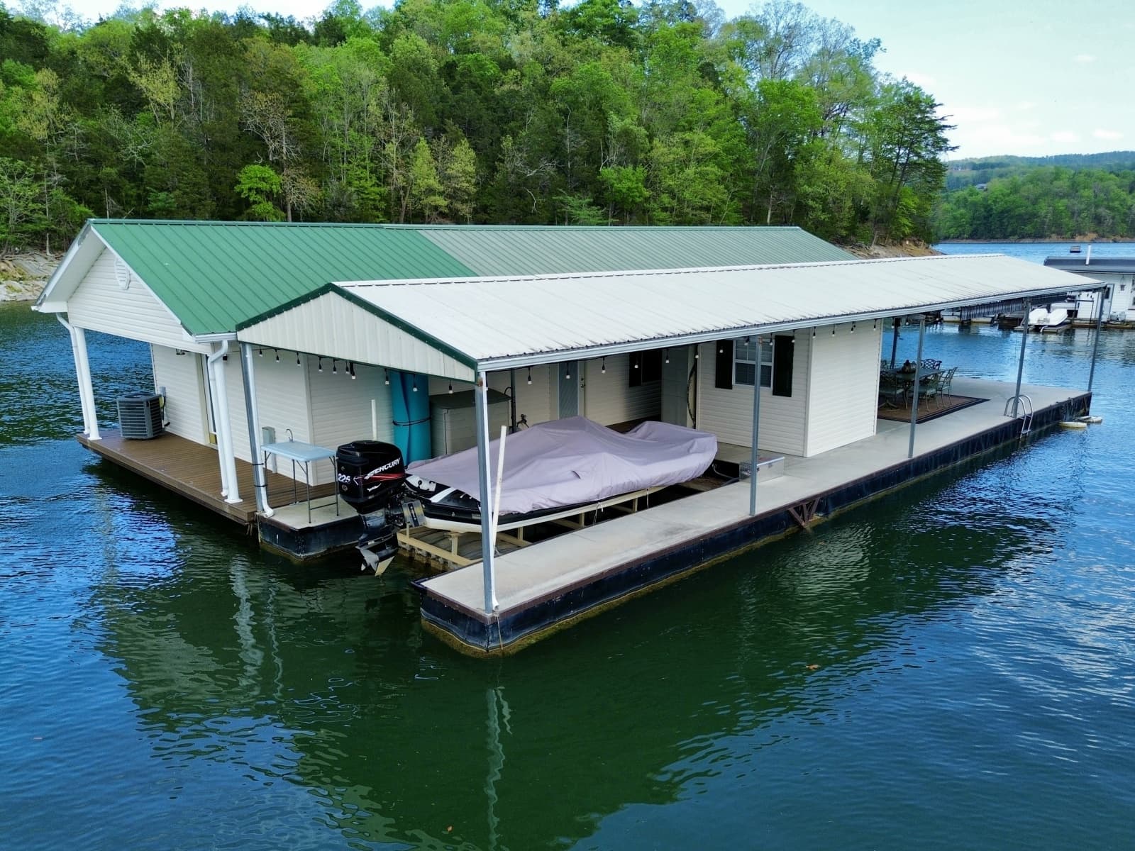 2002 Custom 20 x 53 Floating Cabin - Approx 999/sqft - Photo 13